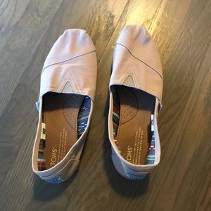 Tom’s canvas flats